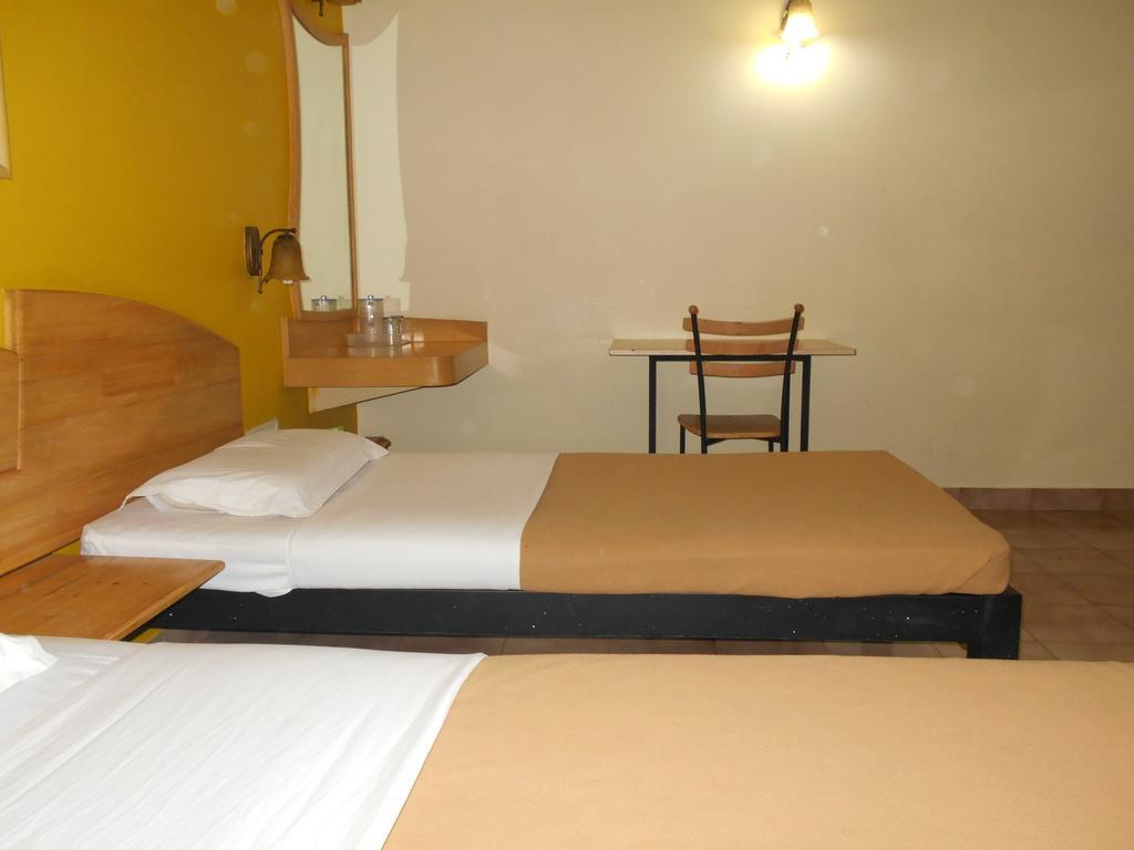 Tom'S Hotel Bangalore Værelse billede
