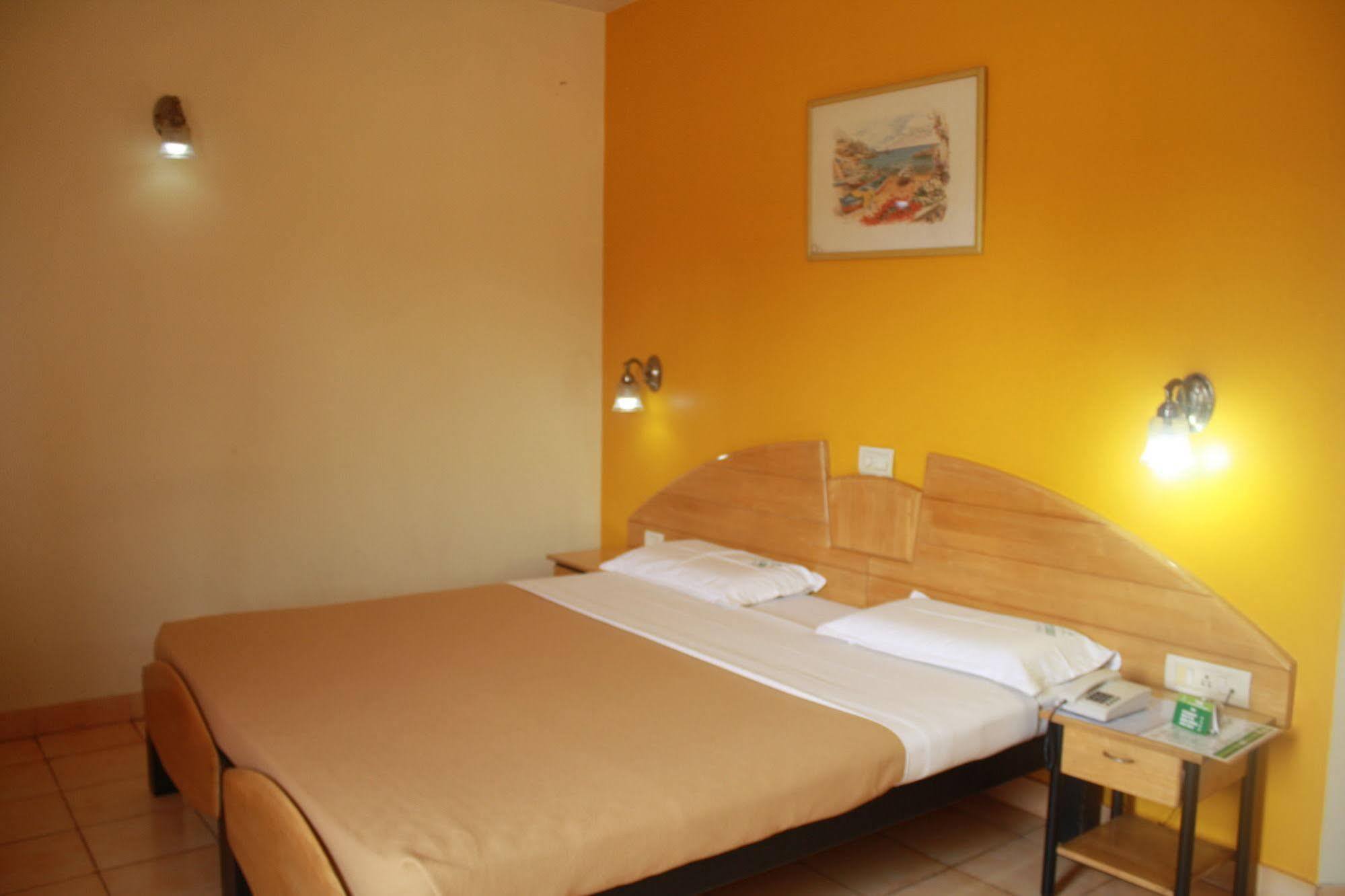 Tom'S Hotel Bangalore Eksteriør billede