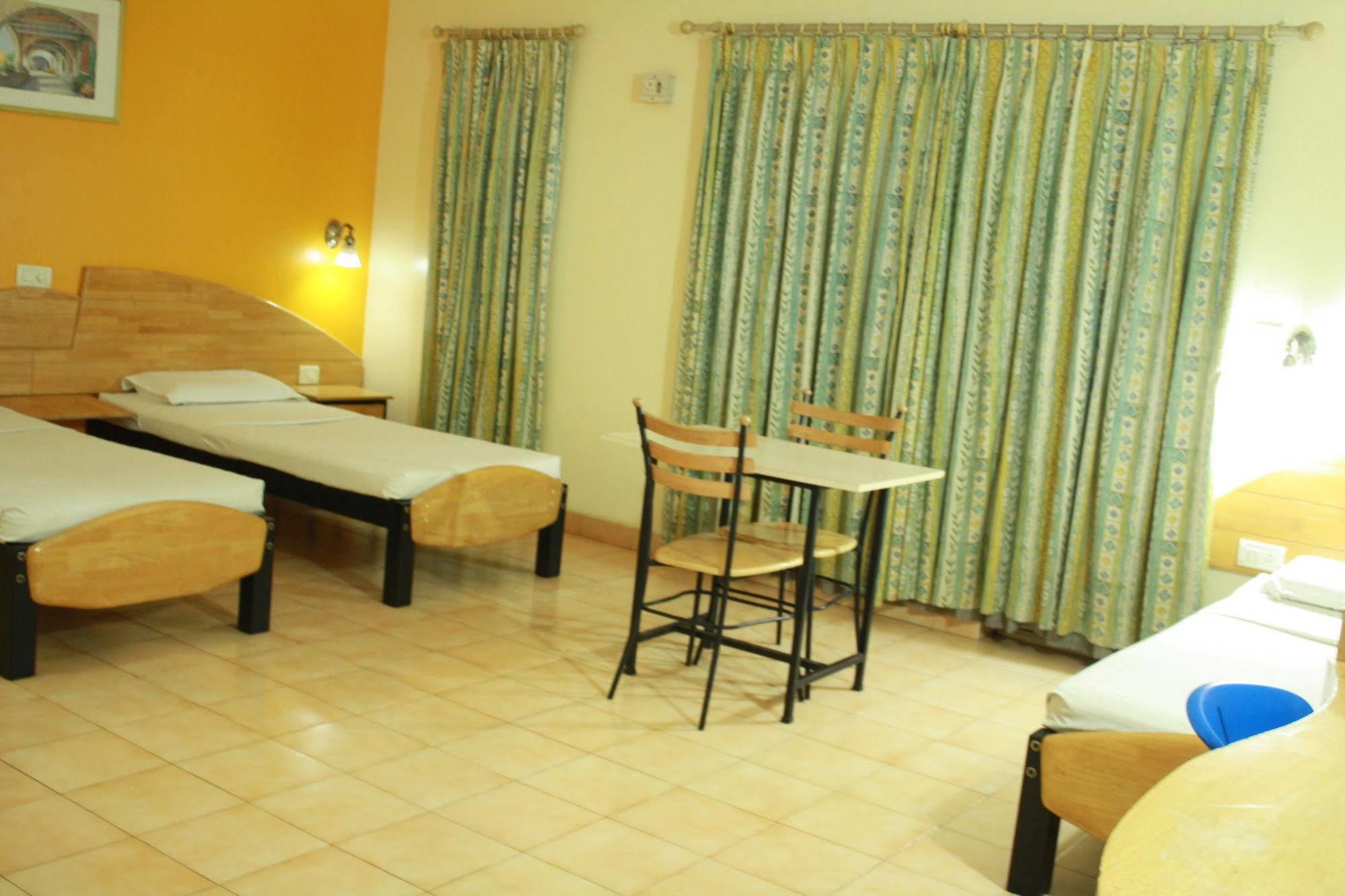 Tom'S Hotel Bangalore Eksteriør billede