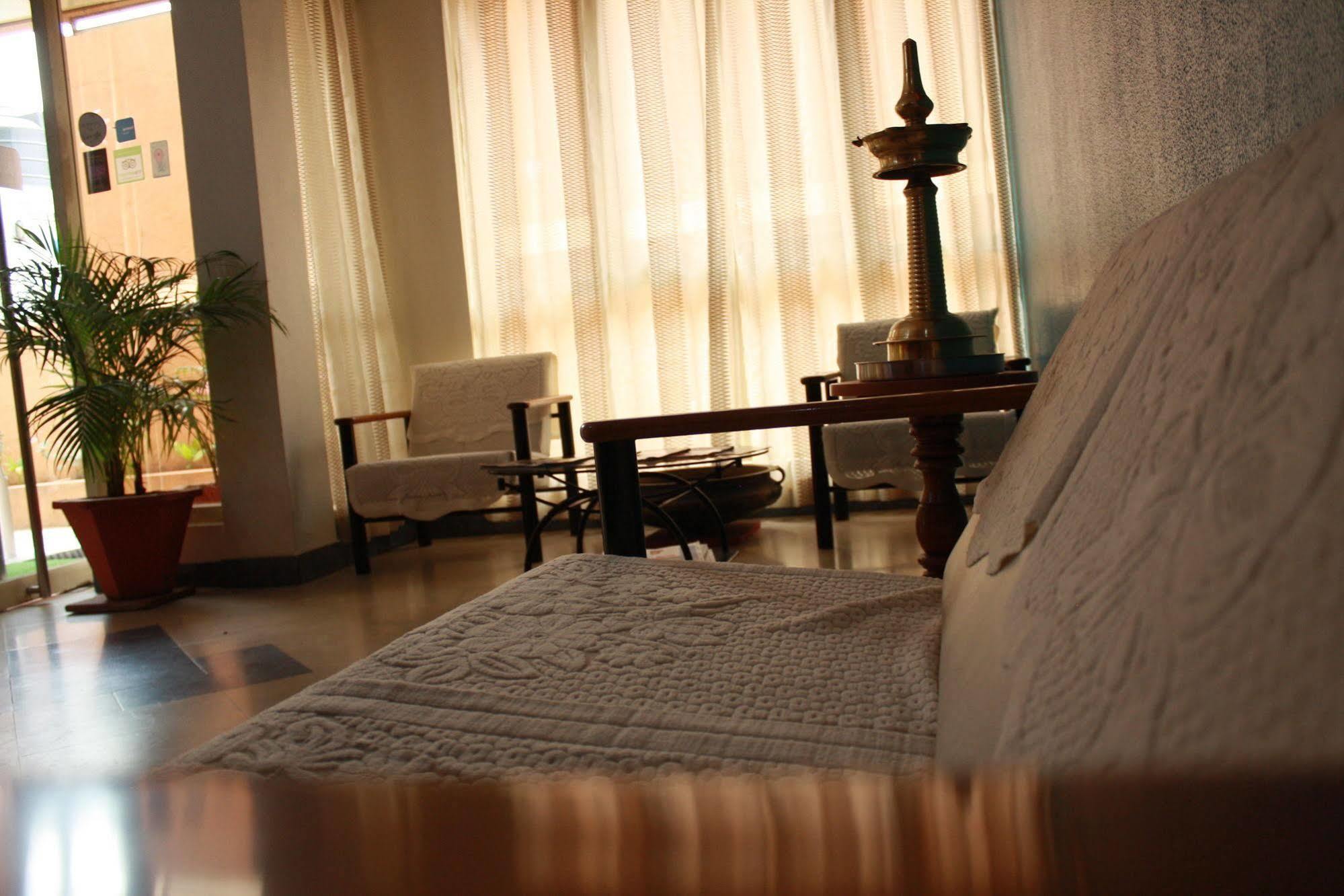 Tom'S Hotel Bangalore Eksteriør billede