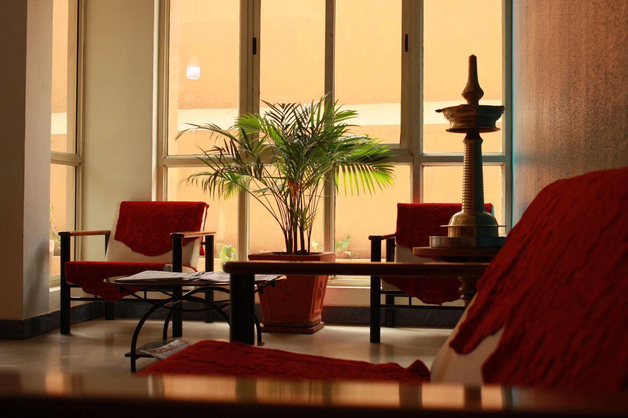 Tom'S Hotel Bangalore Eksteriør billede